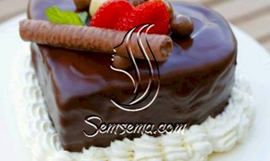 كيك قلب حب بالشوكولاتة الغنية