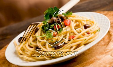 سباغيتي بالزيتون الأسود والقرشلة