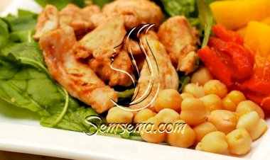 سلطة دجاج مع القرع الأصفر