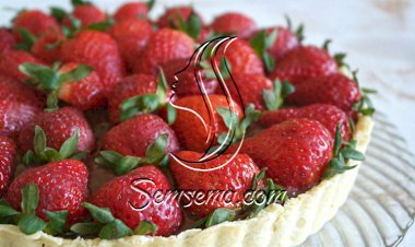 تارت شوكولاتة النوتيلا الشهية بالفراولة