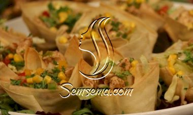 سلطة دجاج مبتكرة بأكواب السبرينغ رول