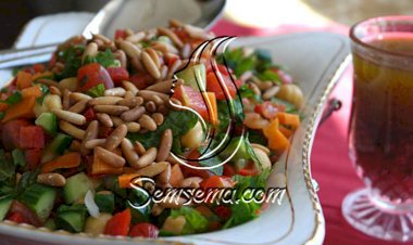 السلطة العربية الغنية لمائدة مميزة