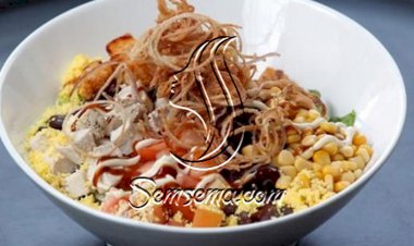 سلطة الكوب المنوّعة