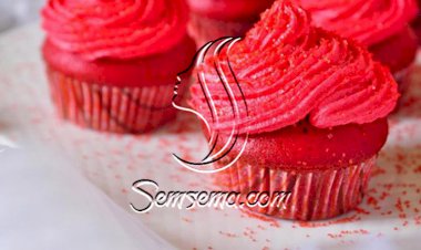 كب كيك بالكريمة الحمراء من منال العالم