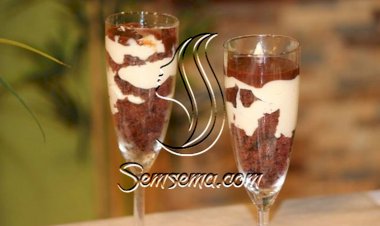 أكواب شوكولاتة المارس اللذيذة