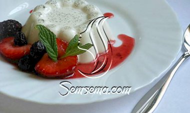 باناكوتا بصوص الفواكهة اللذيذة