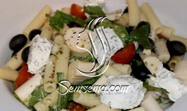 سلطة المعكرونة مع الجرجير والفيتا