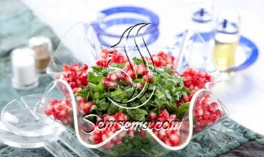 سلطة الجرجير بالرمان من مطبخ منال العالم