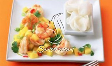 الروبيان الحار مع سلطة المانغو الشهية