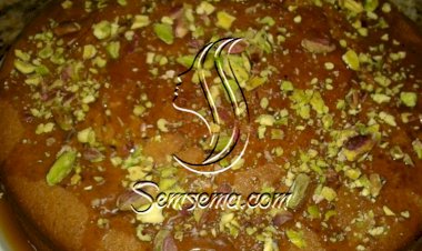 كيك حلاوة الطحينية بصوص التوفي المبتكرة