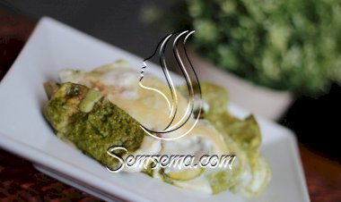 الكوسا والباذنجان بالباشاميل وصلصة البستو