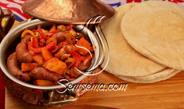 السجق بالبطاطس والخضار.. متوازن وطيب