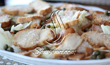 سلطة سيزر بالدجاج على طريقة مارغو