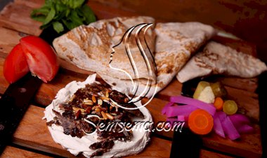 الحمص مع شاورما اللحم