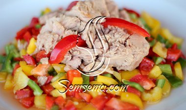 سلطة التونة مع الفلفل الملون