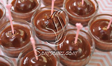 كرات التمر بصلصة الشوكولاتة