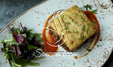 مسقعة باللحم والبشاميل.. بالنكهة المميزة