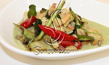 الروبيان التايلاندي بالكاري الأخضر.. بالنكهة المميزة