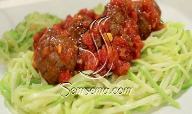 سباغيتي الكوسا بكرات اللحم مع ماغي بوغصن