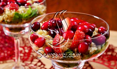 سلطة الكينوا والتوت البري