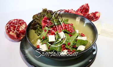 سلطة الجرجير مع الرمان الأحمر اللذيذة