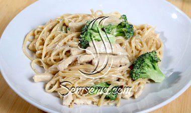 فتوشيني بالدجاج و البروكلي