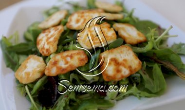 سلطة الورقيات الخضراء