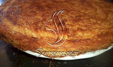 خبزة القطايف او الكنافة بالعسل محشوة بالفول السوداني