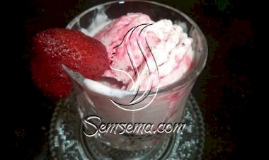 آيس كريم بالفراولة