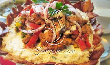 فتة شاورما الدجاج الشهية