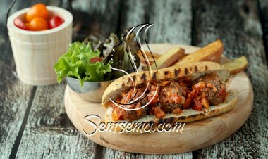 سندويشات كرات اللحم مع صلصة المارينارا