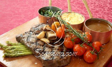 لحم بقري مشوي مع البطاطس والسبانخ