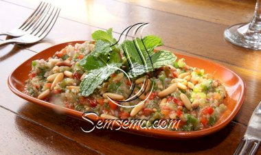 سلطة الراهب بالباذنجان والفلفل الملون