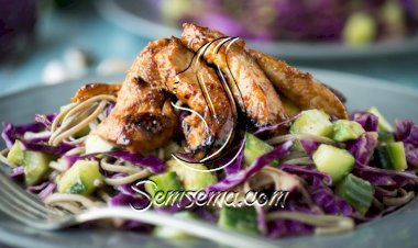 سلطة الدجاج مع صلصة السمسم للرجيم