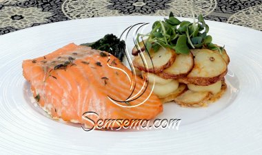 السلمون مع السبانخ والبطاطس