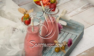 سموثي الفراولة بحليب جوز الهند