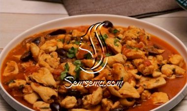 قطع الدجاج مع صلصة الطماطم الحارة بالفيديو