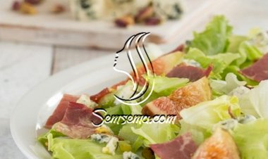 سلطة التين والجبن الأزرق بالفستق