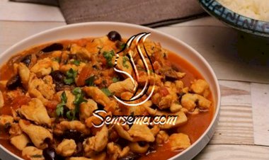 قطع الدجاج مع صلصة البندورة الحارَّة بالفيديو