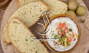 البسكويت المالح بالصعتر والجبن