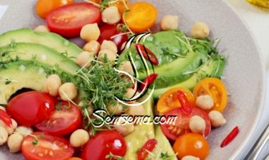 سلطة الحمص بالأفوكادو