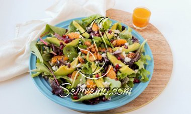 سلطة الكلمنتينا والرمان