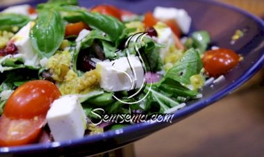 سلطة الجرجير بجبن الفيتا