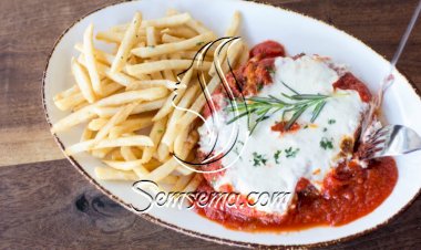 دجاج مشوي بجبن الموزريلا فريكو والصلصة الحمرا