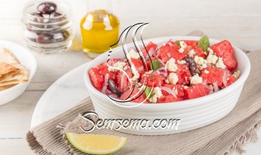 سلطة البطيخ والجبن