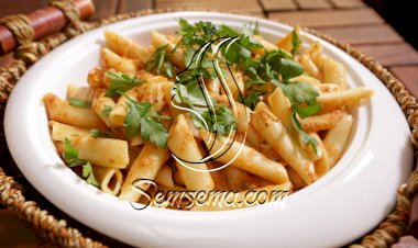 مكرونة بالكريمة والجبن بالفيديو