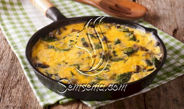 بيض مخفوق مع السبانخ والمشروم للفطور