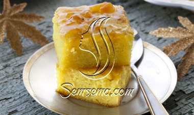 كيكة السميد بالكركم ومربى المشمش