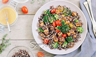 سلطة الكينوا مع البطاطا الحلوة