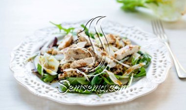 سلطة الكينوا بالدجاج والسبانخ